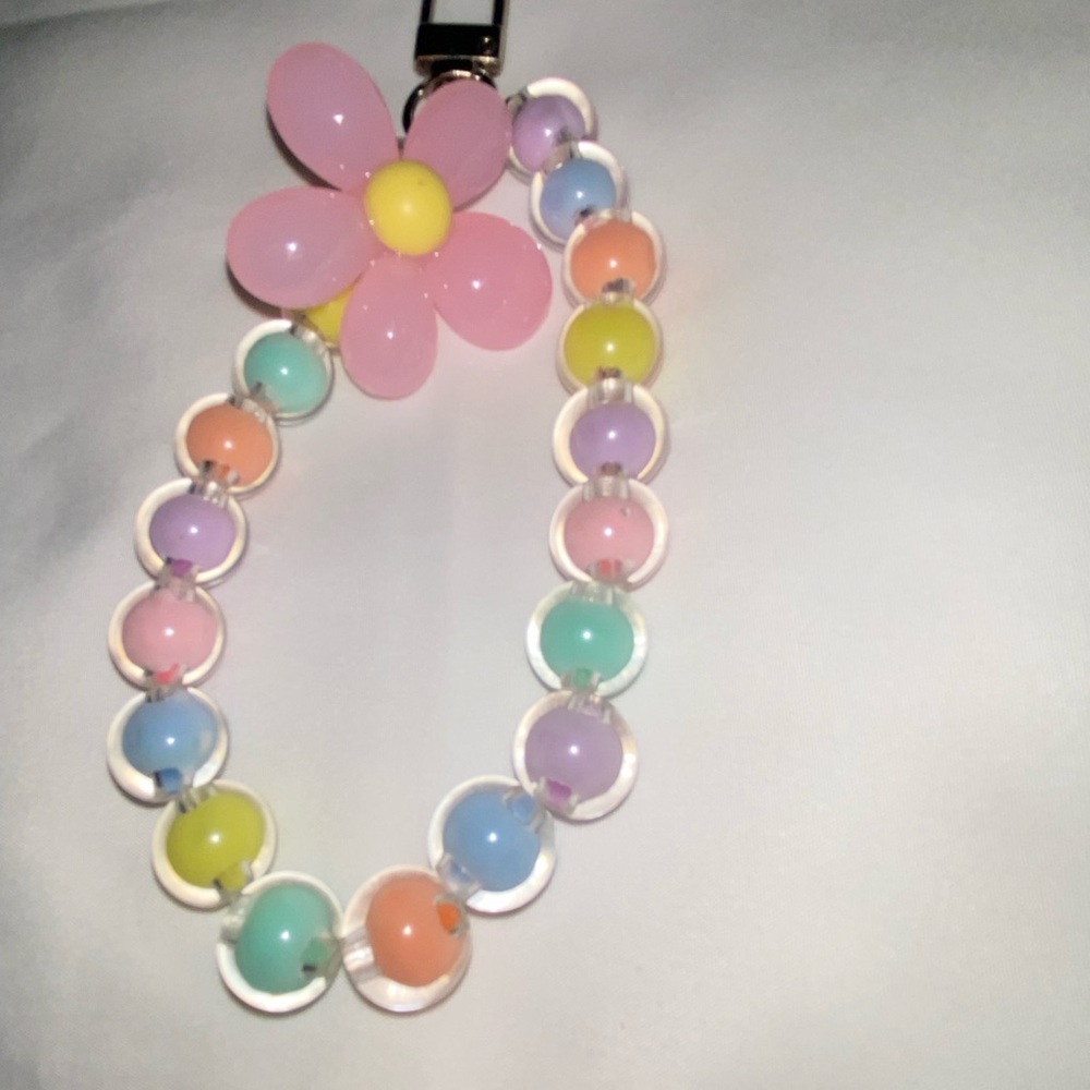 1-wrist lanyard multicolor for cells, keys and more
Pink Oversized Flower Charm